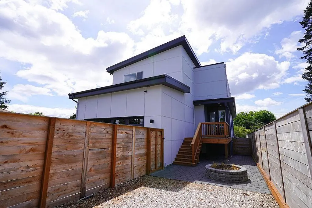 New House With Chef'S Kitchen And Spa-Like Suite-1