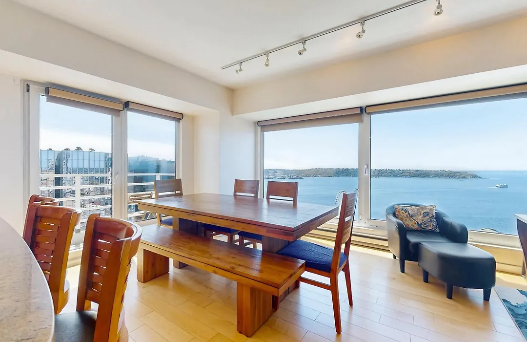 Newmark Bayview Luxury Suite-1