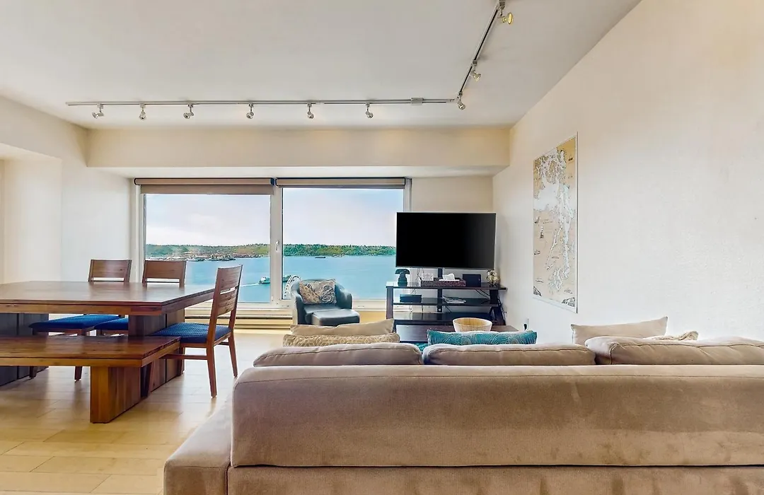 Newmark Bayview Luxury Suite-1