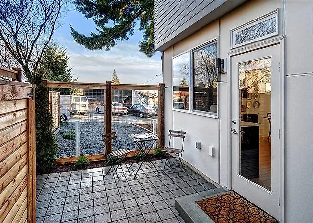 Fremont Jet City - Three Bedroom Townhome-1