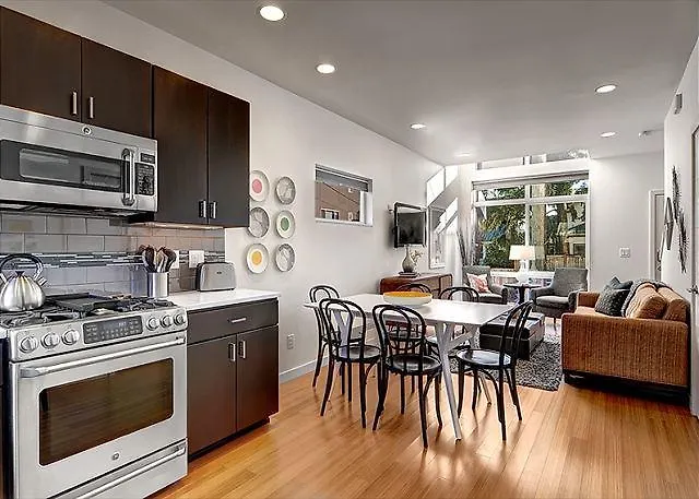 Fremont Jet City - Three Bedroom Townhome-1