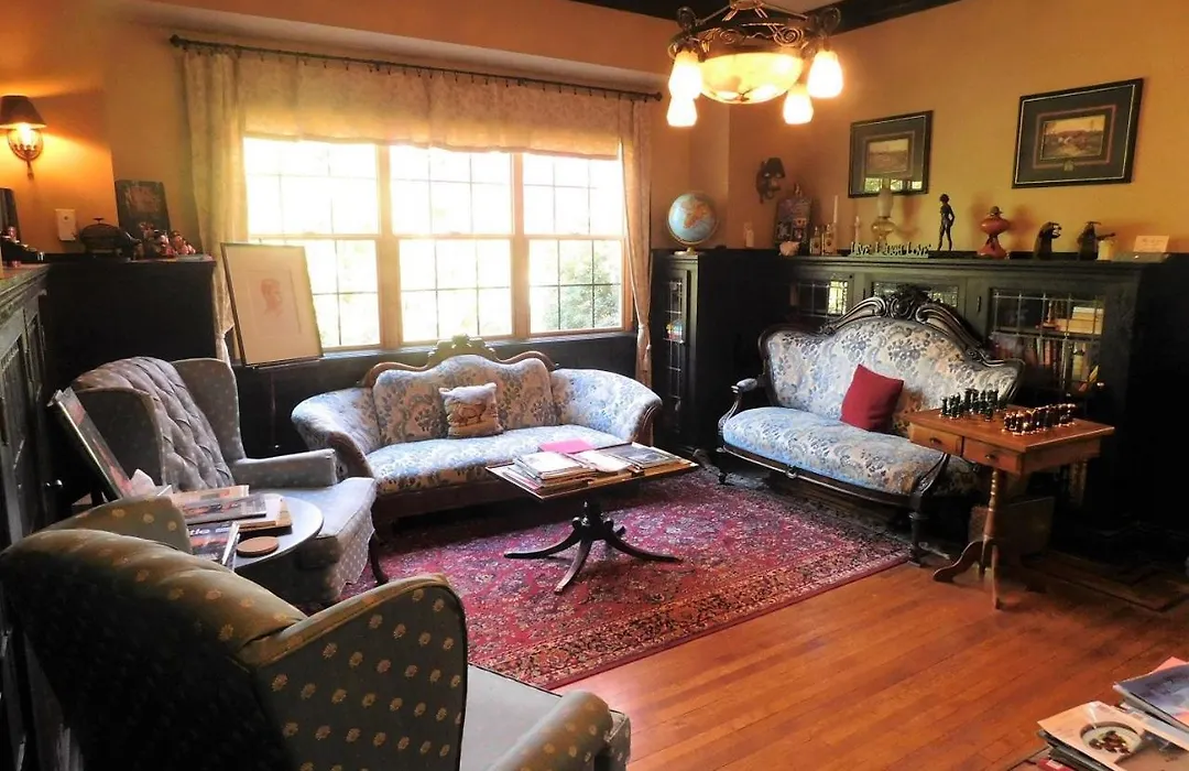 Bacon Mansion Bed And Breakfast-1