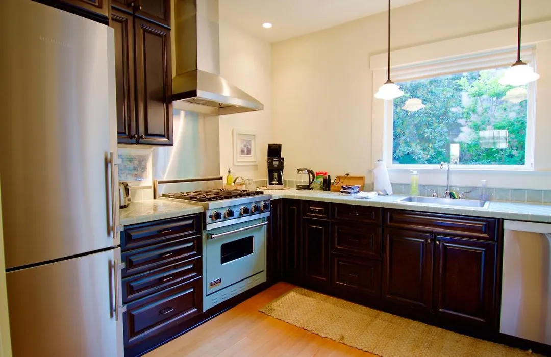 Phinney Ridge Flat With Backyard Oasis-1