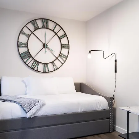 Sky Mark Lux 1 - Modern Elegance In Downtown Seattle-2