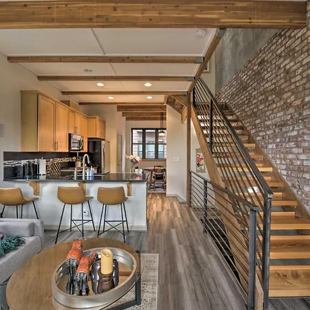 Upscale Home With Patio Walk To Green Lake Park-2