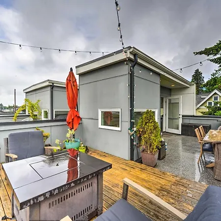 Urban Seattle Retreat With Rooftop Deck And Views-3