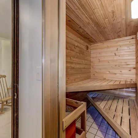 Spacious Cabin Style Home With Hot Tub, Sauna, Ac, King Bed, Loft, Free Parking-3
