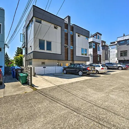 Canal & Mtn Views: Pet-Friendly Seattle Retreat-3