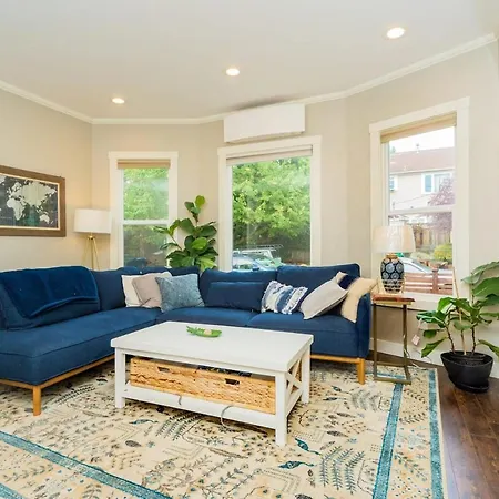 Remodeled 2-Bedroom Unit In Fremont W/ Luxe Bathrooms-2