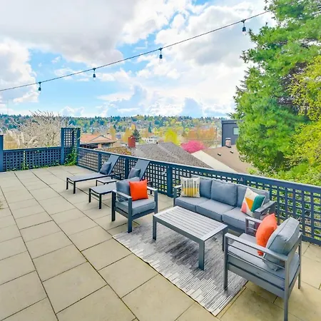 "The Fremont Lookout" With Deck & Gourmet Kitchen! Apts-2