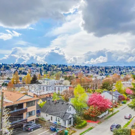 "The Fremont Lookout" With Deck & Gourmet Kitchen! Apts-3