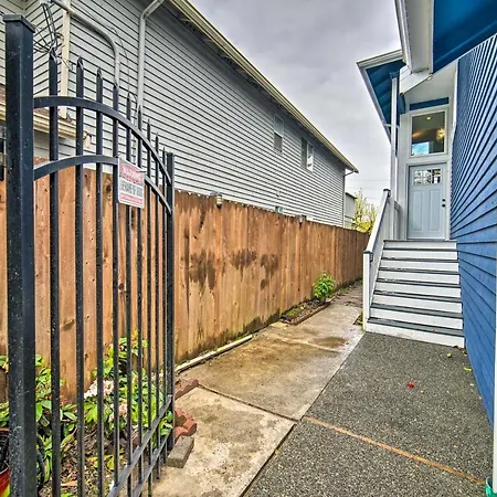 Modern Home With Balcony 9 Mi To Downtown Seattle!-2