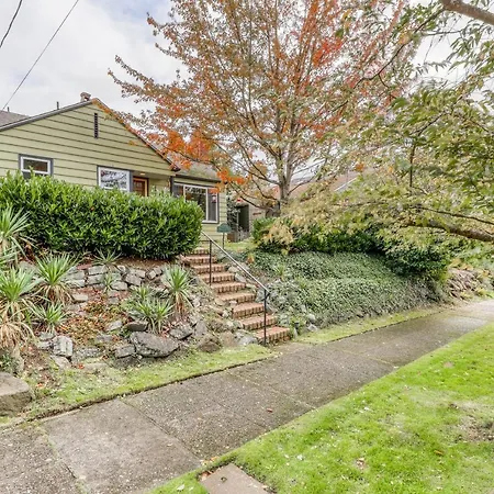 Husky Hideaway - 2 Bed 1 Bath Vacation Home In Seattle-3