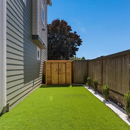 Alki Beach Dream Location Has It All-3