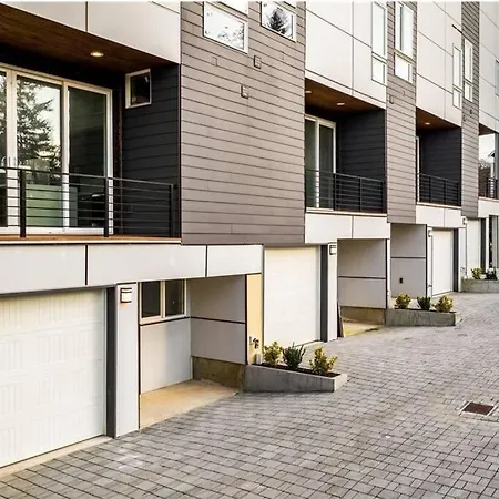 Modern Townhome Rooftop Deck, Office And King Bed-3