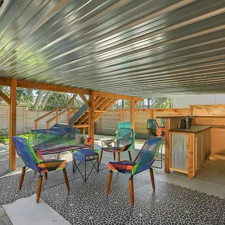 Casa Ballard Main -Mid-Century Modern House-3