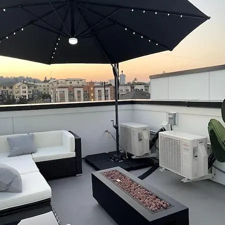 Seattle'S New Modern Townhouse W/ Private Rooftop-3