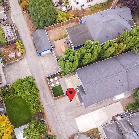 New: Bright, Peaceful Retreat In Iconic Seattle Neighborhood-2