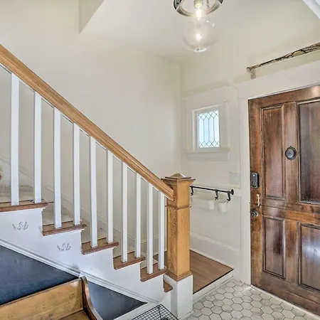 Chic Seattle Home With Hot Tub, Close To Dtwn!-3