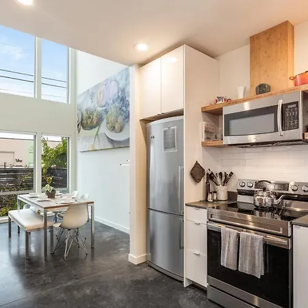 2Br 2Ba The Ballard Modish, Seattle Location With Rooftop View-3