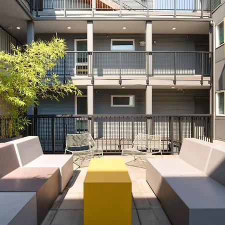 Cozy & Bright Capitol Hill Condo With Rooftop Views! Condo-3