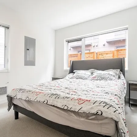 Elegant Townhome In Green Lake-3