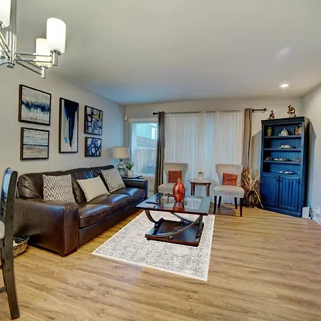 Cozy 2 Bedroom Townhouse In Northgate-2