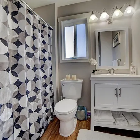 Cozy 2 Bedroom Townhouse In Northgate-3
