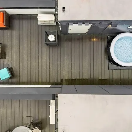 Rooftop Hot Tub! Walk To Cafes, Bars& Restaurants!-3