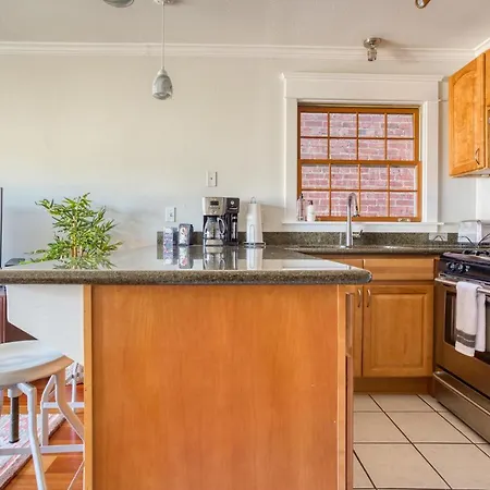 1 Bedroom Seattle Condo Near Capital-3