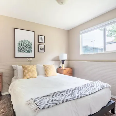 2Br Apartment In Seattle + Parking & Pets Ok-3
