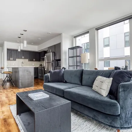 Slu 2Br W Wd Club Room Gym Nr Light Rail Sea-241-2