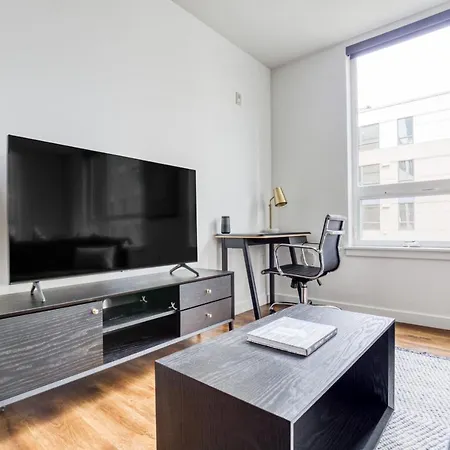 Slu 2Br W Wd Club Room Gym Nr Light Rail Sea-240-2