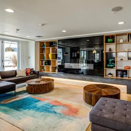 Slu 2Br W Wd Club Room Gym Nr Light Rail Sea-240-3