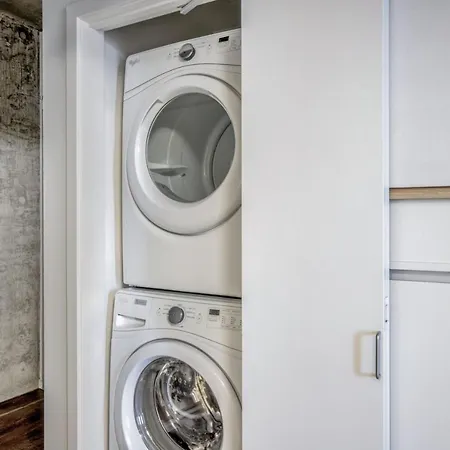 South Lake Union Studio W Gym Storage Nr Parks Sea-555-3