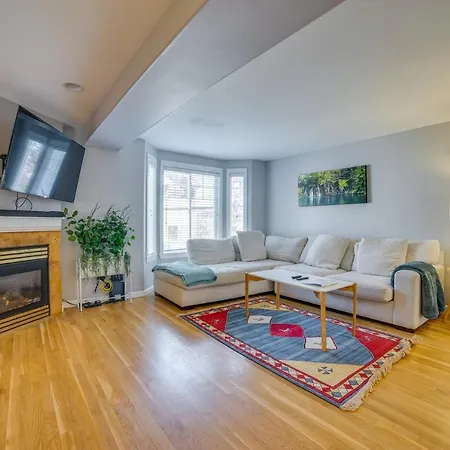 1 Mi To Green Lake Park Pet-Friendly Gem With Games-2