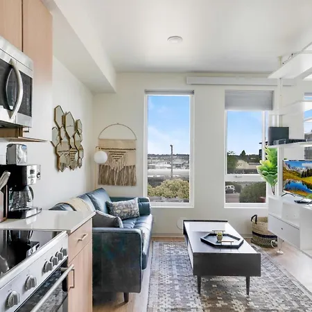 Bright And Fully Furnished Studio In Interbay-2