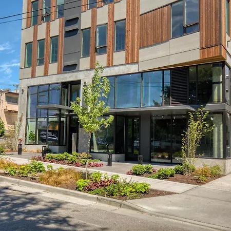 Bright And Fully Furnished Studio In Interbay-3
