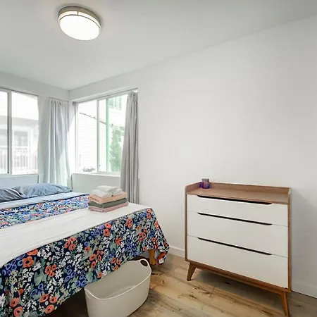 Capitol Hill Townhouse Close To Bars, Restaurants-3