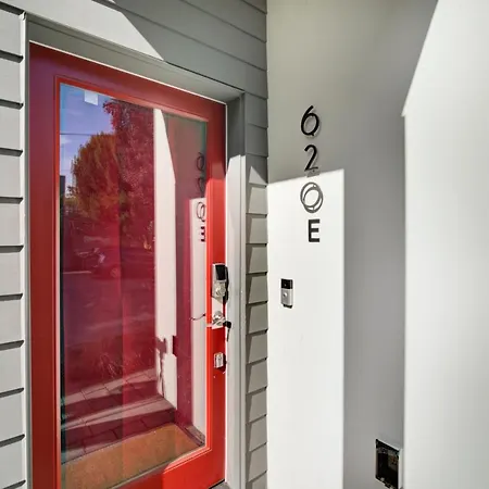 Capitol Hill Townhouse Close To Bars, Restaurants-2