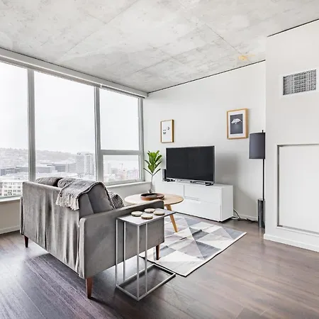 Charming Studio In Seattle Pool Pet-Friendly-3