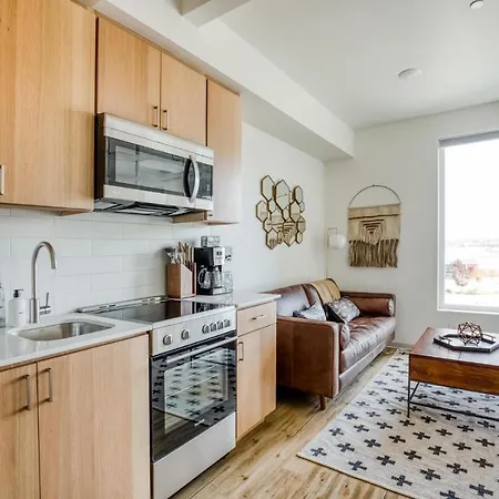 Furnished Studio In Interbayseattle W Amenities-3