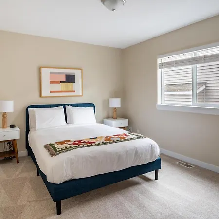 Spacious 4Br House In Seattle-3