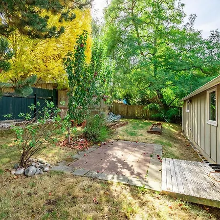 Cute 1Br House In Seattle With Garage Yards-2