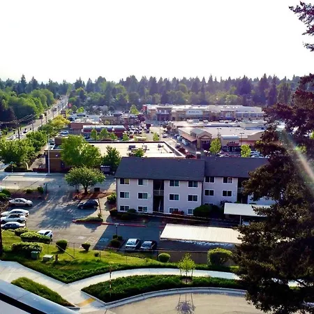 Urban Haven: Luxurious Condo With Exclusive Rooftop Access In Seattle-3