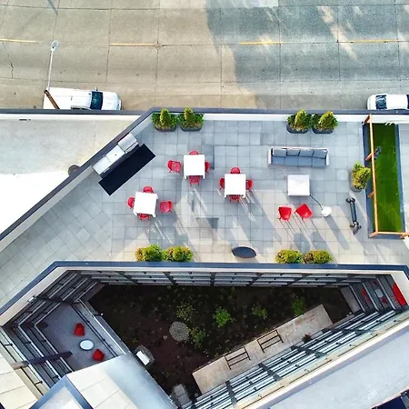 Urban Haven: Luxurious Condo With Exclusive Rooftop Access In Seattle-2
