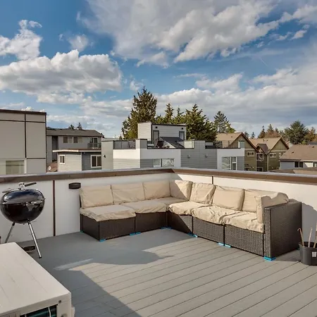 Seattle Vacation Rental Rooftop Deck And Views-2