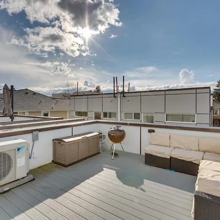Seattle Vacation Rental Rooftop Deck And Views-3