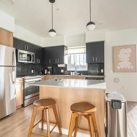 Light Filled 2Br Home In Interbay-2