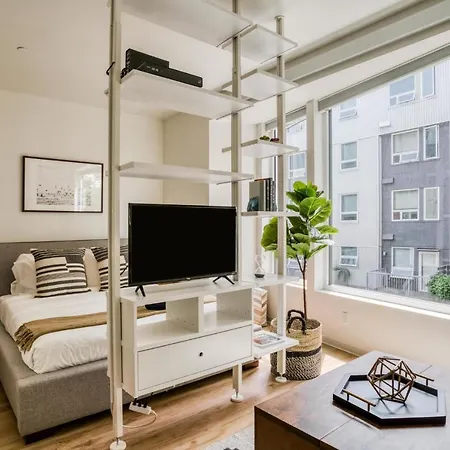 Interbay Studio W Rooftop Deck Views By Zeus-3